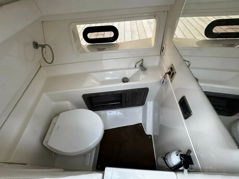Slide: The Image of Sea Ray 350 SLX 2021 - 7309453