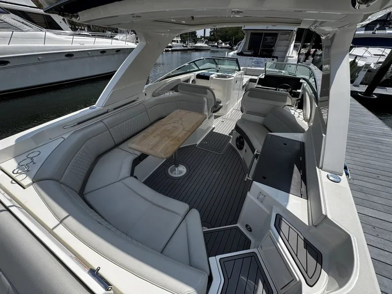 Slide: The Image of Sea Ray 350 SLX 2021 - 7309460