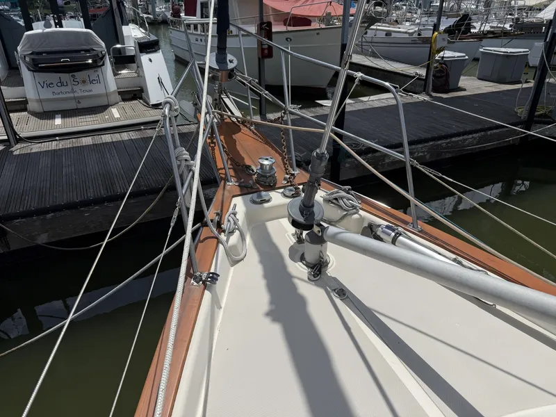 Slide: The Image of 1990 Island Packet 35 Foredeck - 7309467