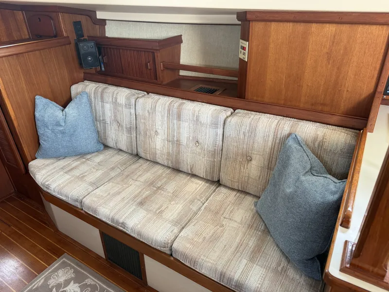 Slide: The Image of 1990 Island Packet 35 Starboard Settee - 7309482