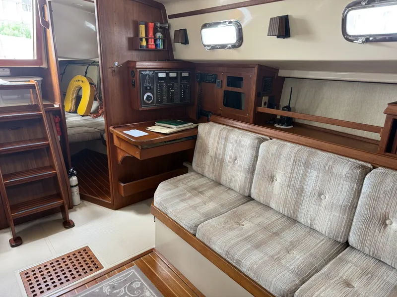 Slide: The Image of 1990 Island Packet 35 Looking aft - 7309492
