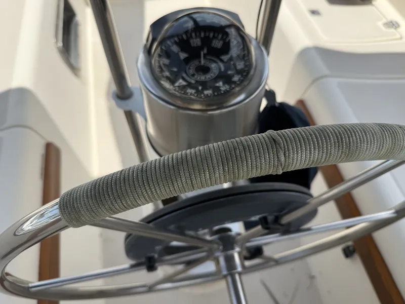 Slide: The Image of 1990 Island Packet 35 Wheel, Compass and Autopilot - 7309454
