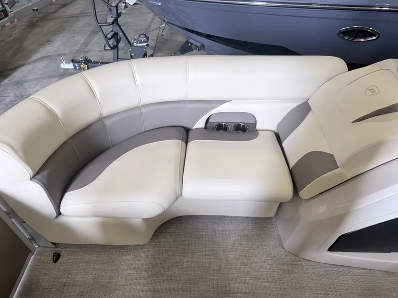 Slide: The Image of Premier 210 Sunsation 2023 - 7309845