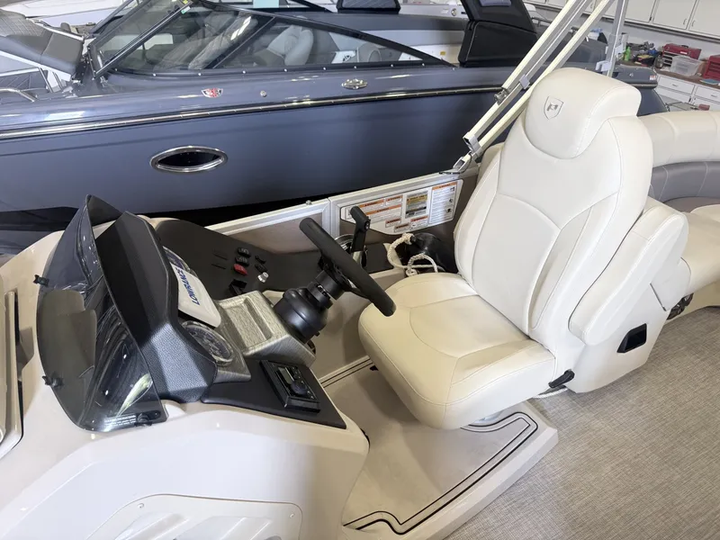 Slide: The Image of Premier 210 Sunsation 2023 - 7309855