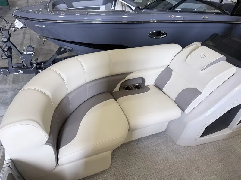 Slide: The Image of Premier 210 Sunsation 2023 - 7309842