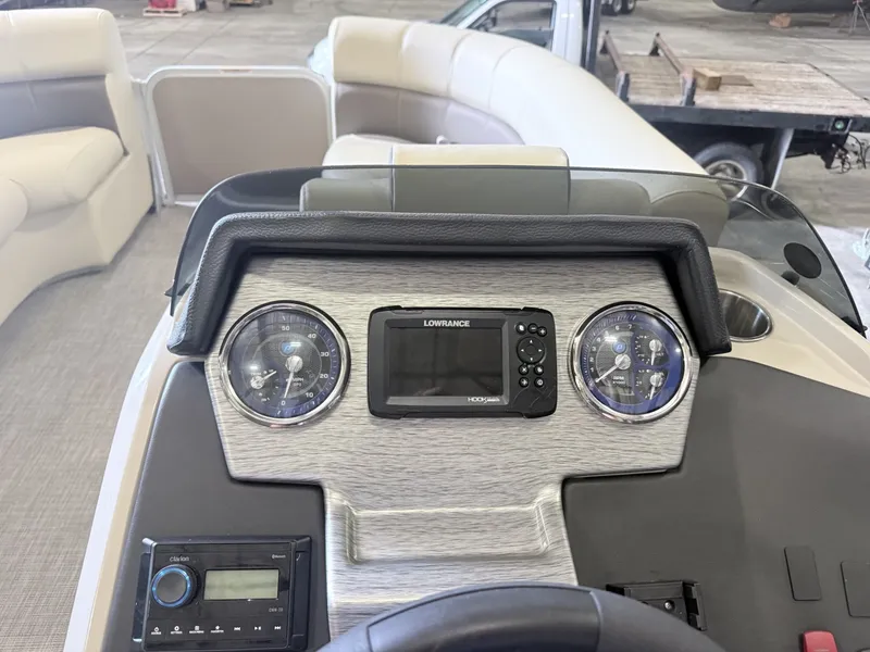 Slide: The Image of Premier 210 Sunsation 2023 - 7309856