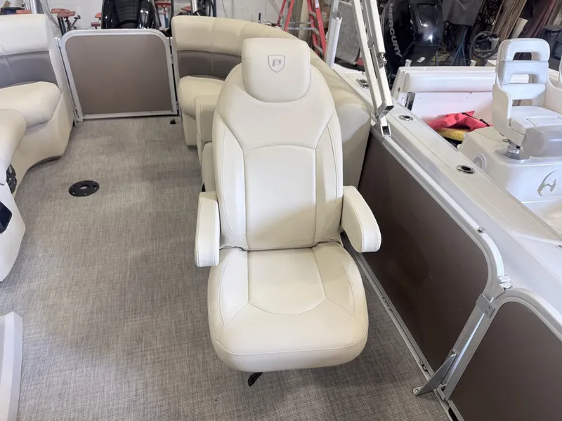 Slide: The Image of Premier 210 Sunsation 2023 - 7309854