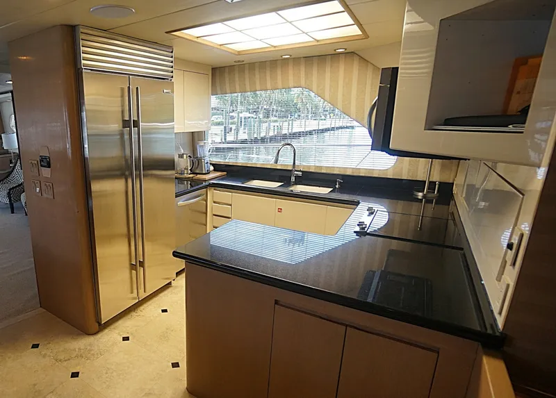 Slide: The Image of 007 Main Decl Galley 3 - 7309683