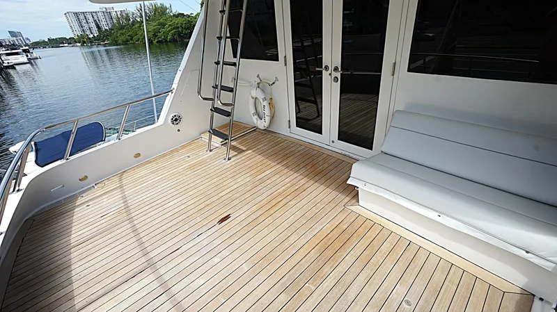 Slide: The Image of 029 Bridge Deck   Skylounge Aft Deck - 7309705