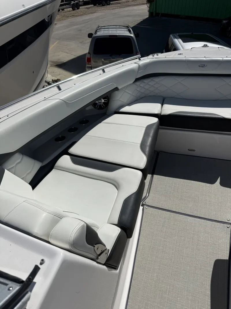 Slide: The Image of Regal 33OBX 2022 - 7311062