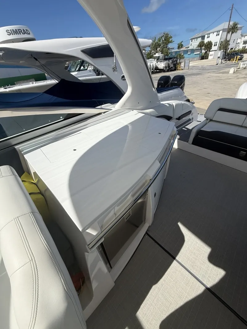 Slide: The Image of Regal 33OBX 2022 - 7311082
