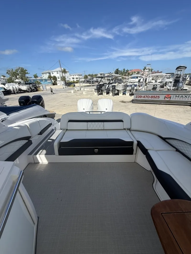 Slide: The Image of Regal 33OBX 2022 - 7311087