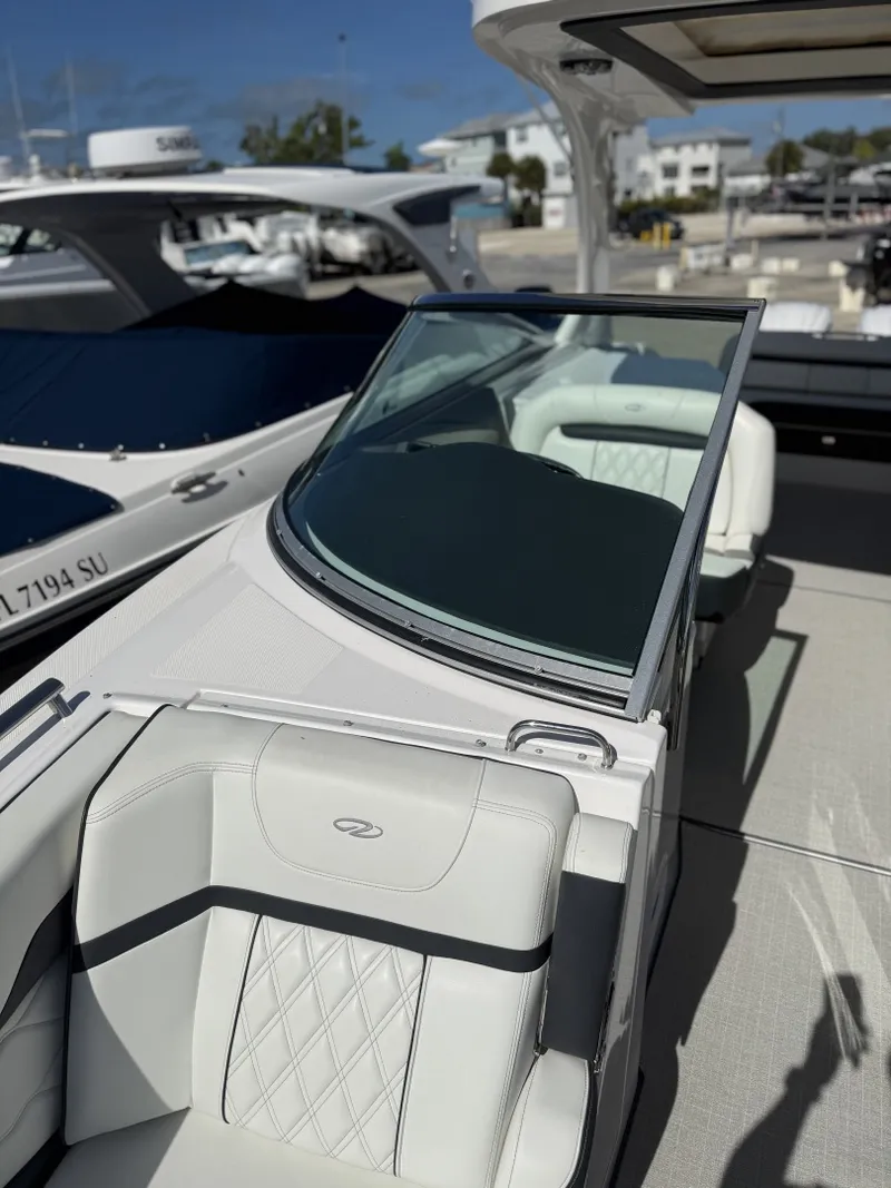 Slide: The Image of Regal 33OBX 2022 - 7311070