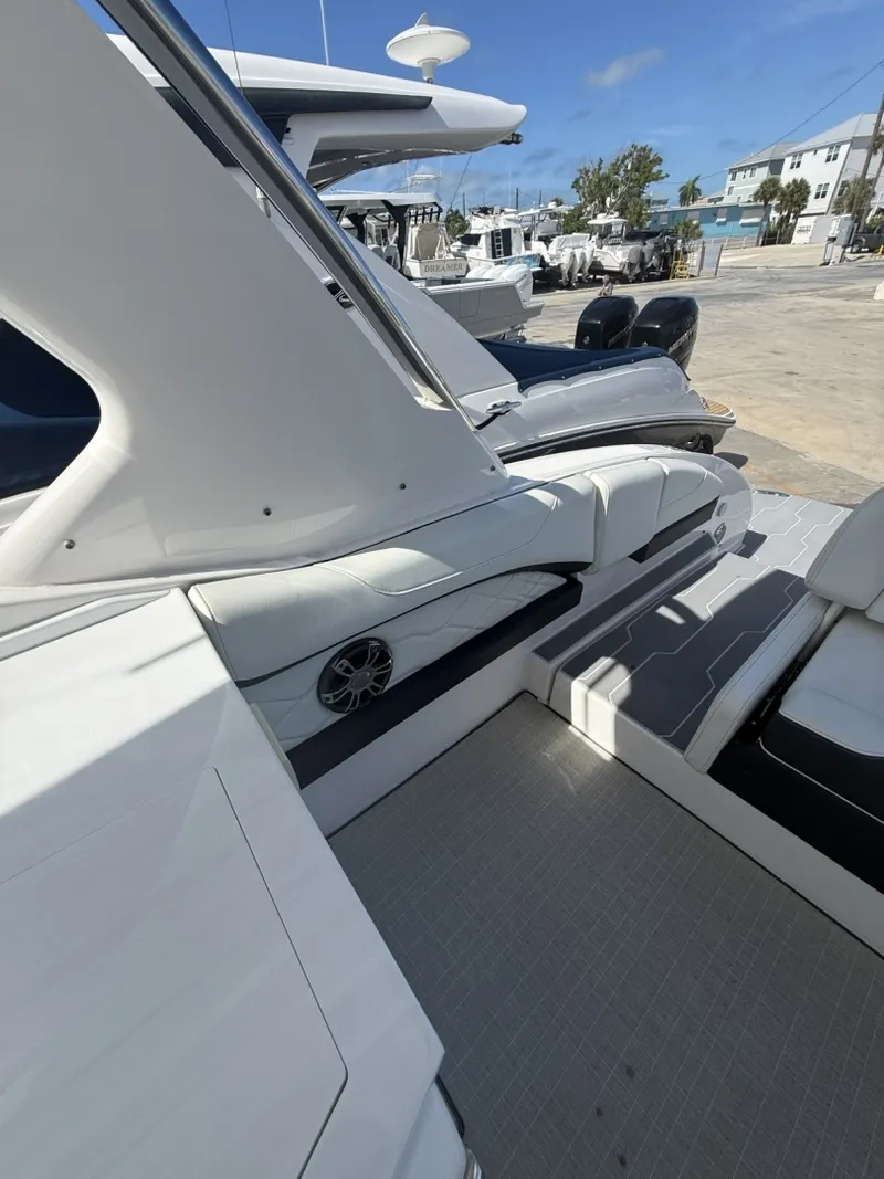 Slide: The Image of Regal 33OBX 2022 - 7311089