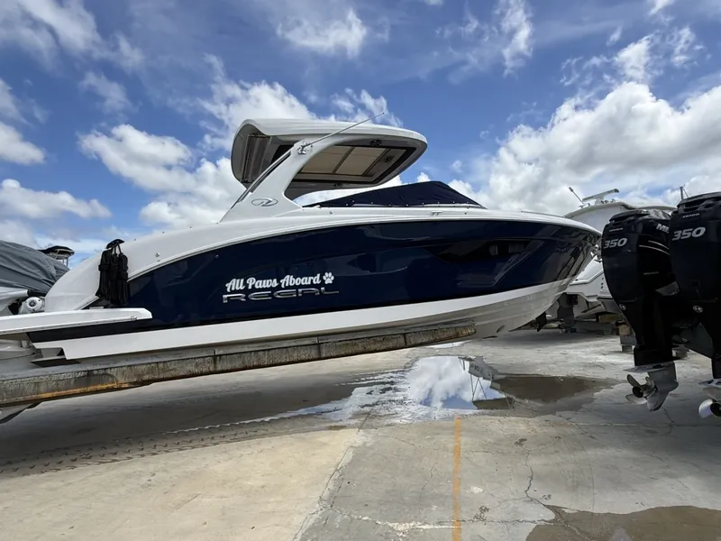 Slide: The Image of Regal 33OBX 2022 - 7309799