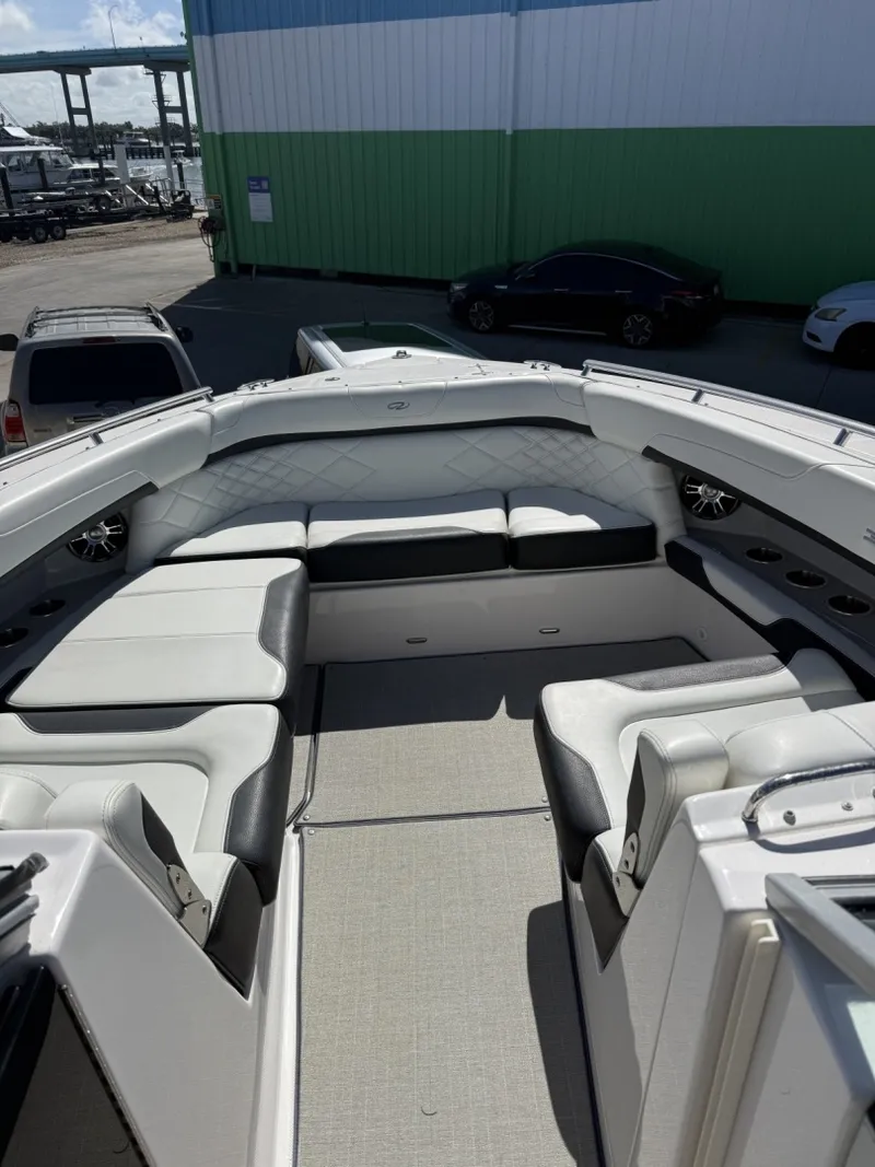 Slide: The Image of Regal 33OBX 2022 - 7310999