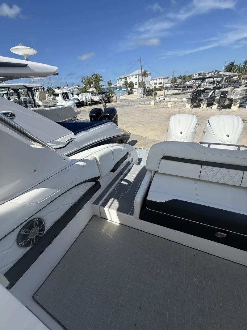Slide: The Image of Regal 33OBX 2022 - 7311088