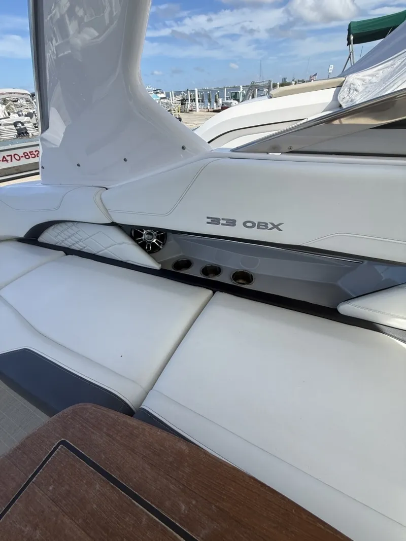 Slide: The Image of Regal 33OBX 2022 - 7311091