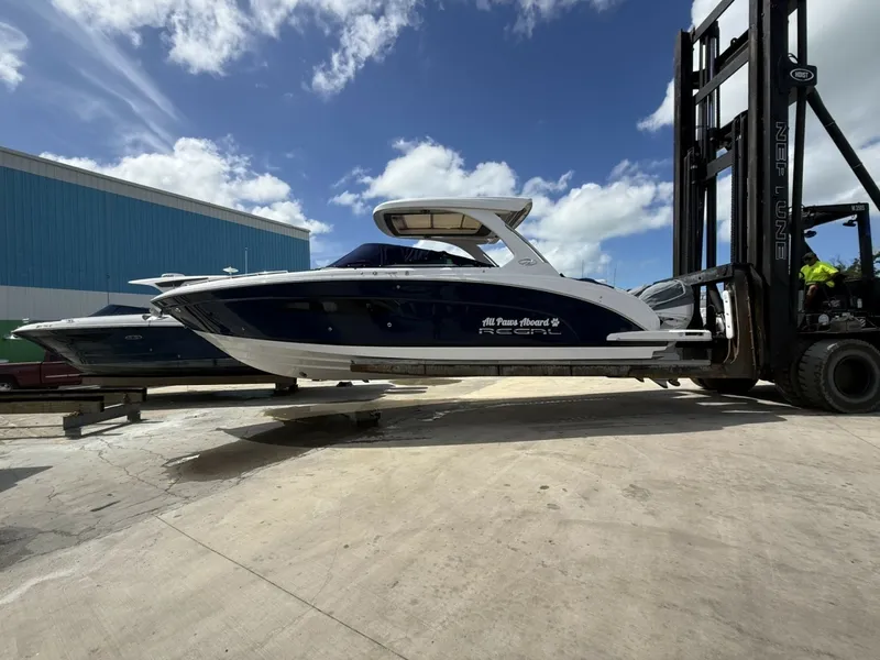 The Image of 2022 Regal 33OBX - 7309795