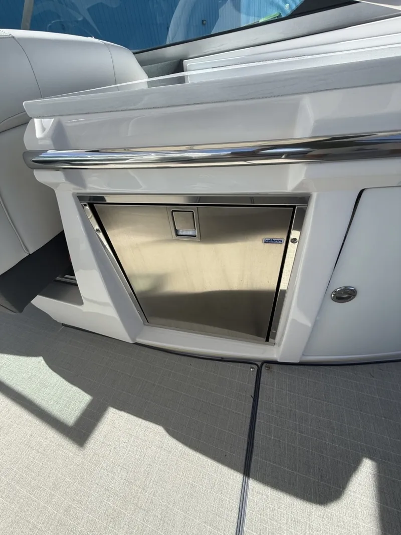 Slide: The Image of Regal 33OBX 2022 - 7311085