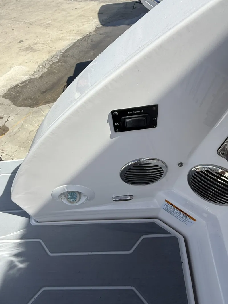 Slide: The Image of Regal 33OBX 2022 - 7311105