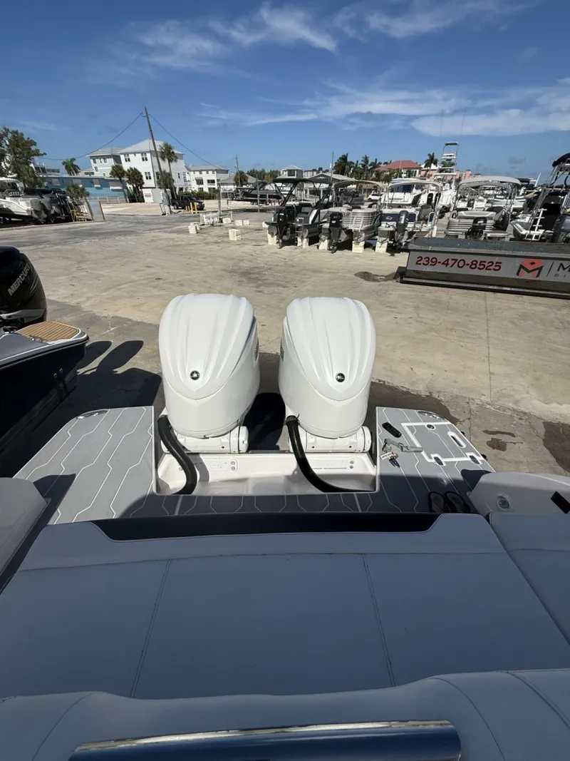 Slide: The Image of Regal 33OBX 2022 - 7311097