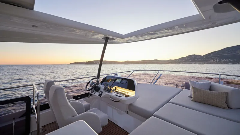 Slide: The Image of Flybridge Helm with Sunlounger The flybridge of the NEW Prestige F5.7 offers an elegant helm station with state-of-the-art navigation equipment and comfortable seating. Adjacent to the helm, a spacious sunlounger provides a perfect spot for relaxation, enhanced by panoramic ocean views - 7312525