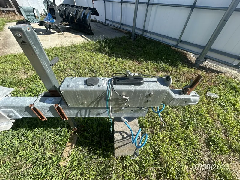 Slide: The Image of 22' Grady-Whte trailer hitch - 7350247