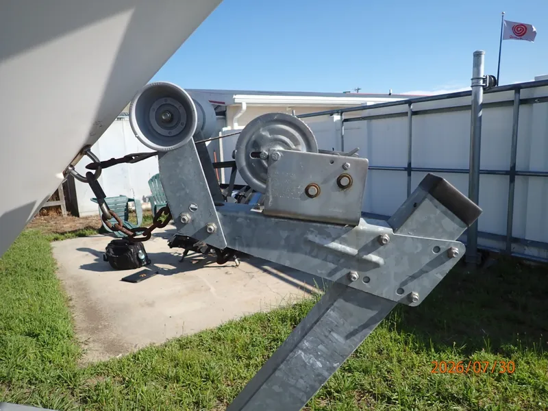 Slide: The Image of 22' Grady-White trailer winch - 7350376