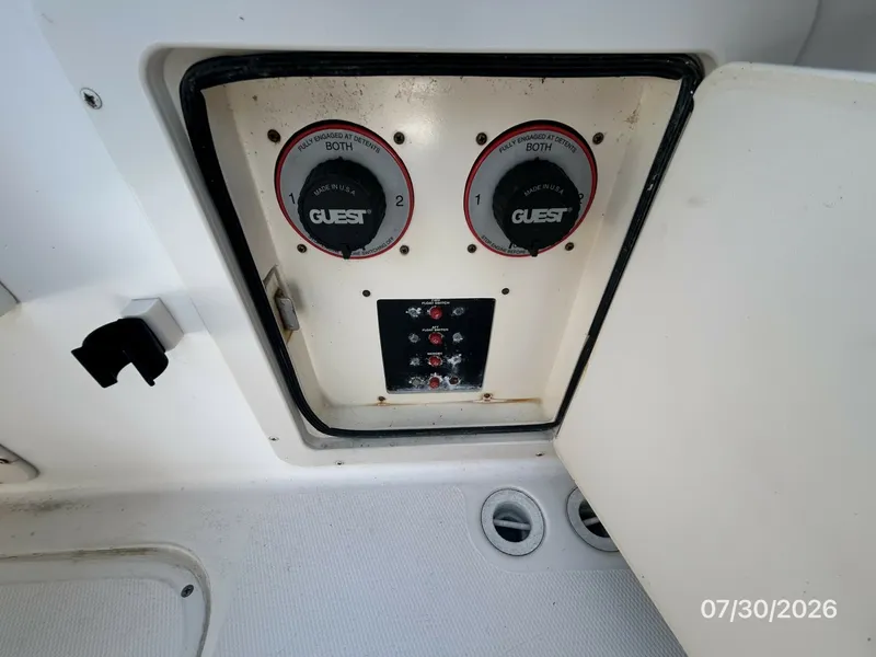 Slide: The Image of 22' Grady-White battery switches - 7350168