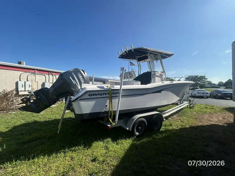 Slide: The Image of 22' Grady-White starboard aft profile - 7350195