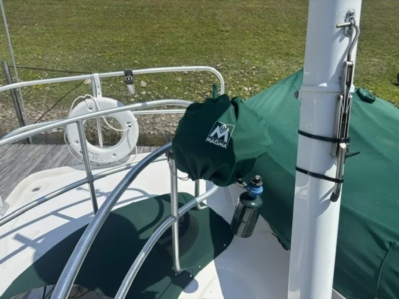 Slide: The Image of Mainship 390 2001 - 7356540