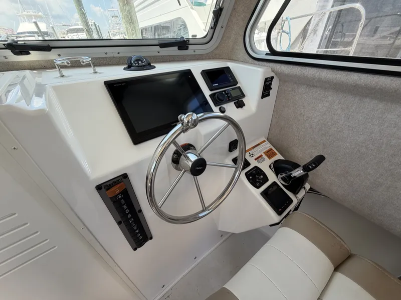 Slide: The Image of Parker Marine 2520 XLD Sport Cabin 2019 - 7367189
