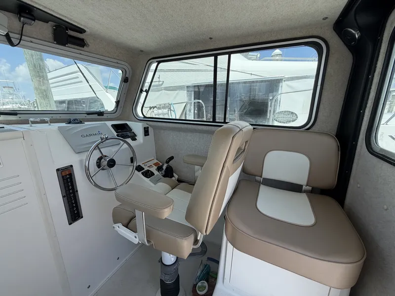 Slide: The Image of Parker Marine 2520 XLD Sport Cabin 2019 - 7367188