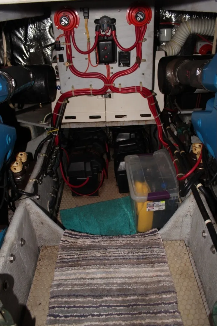 Slide: The Image of Main Battery Selector Switches - 7368415