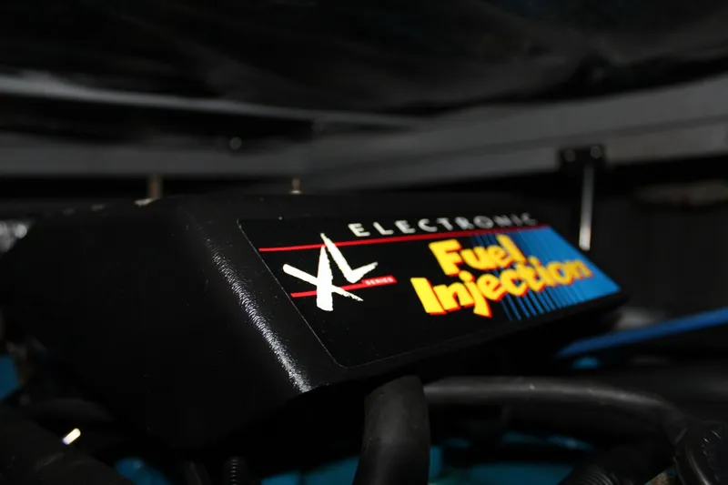 Slide: The Image of Crusader Fuel Injected Engines - 7368389