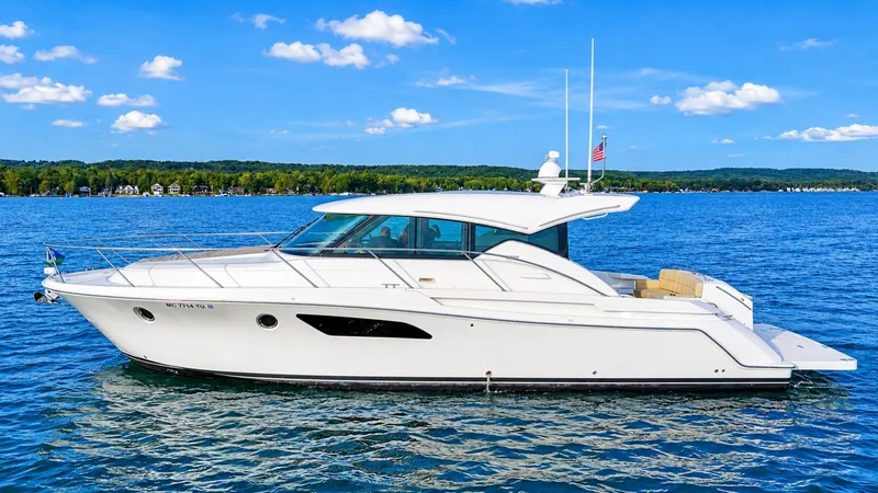 The Image of Tiara 44 Coupe 2016 - 7368924