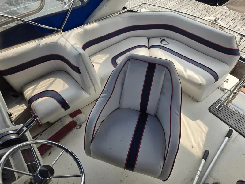 Slide: The Image of Bayliner 3870 1986 - 7369251