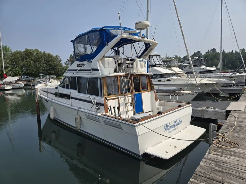 Slide: The Image of Bayliner 3870 1986 - 7369243