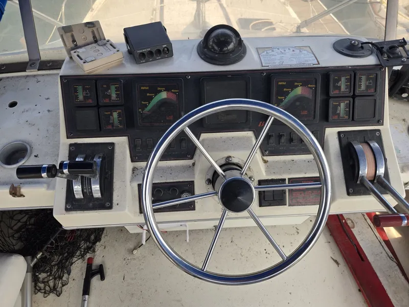 Slide: The Image of Bayliner 3870 1986 - 7369250