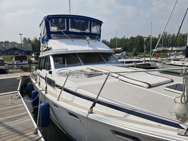 Slide: The Image of Bayliner 3870 1986 - 7369247