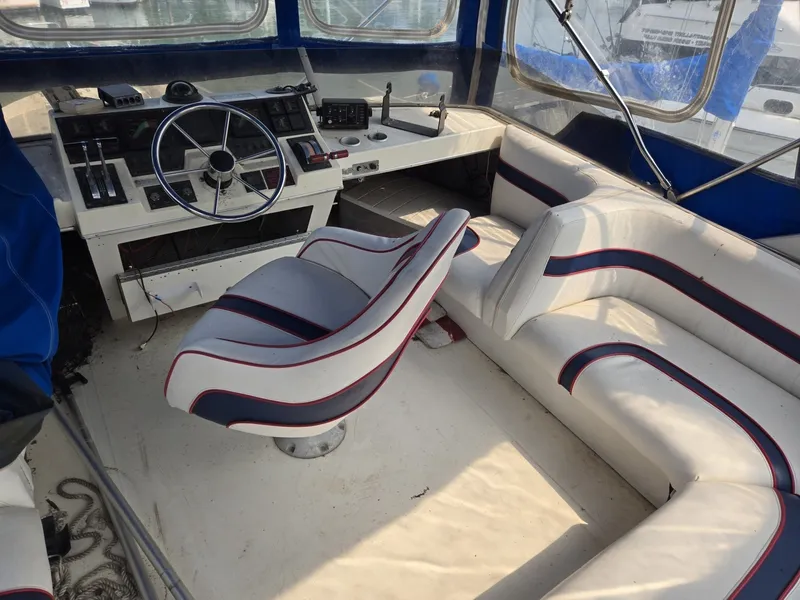 Slide: The Image of Bayliner 3870 1986 - 7369249