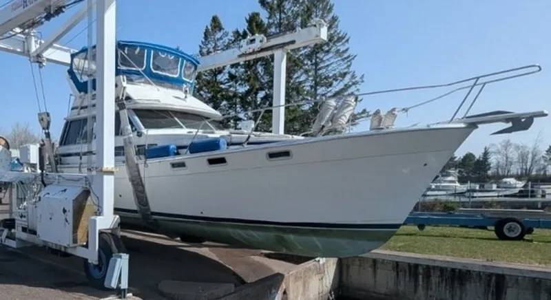 Slide: The Image of Bayliner 3870 1986 - 7369279