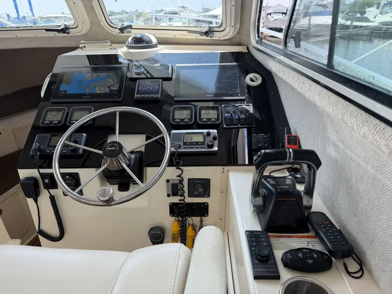 Slide: The Image of Parker Marine 3420 XLD Sport Cabin 2009 - 7385204