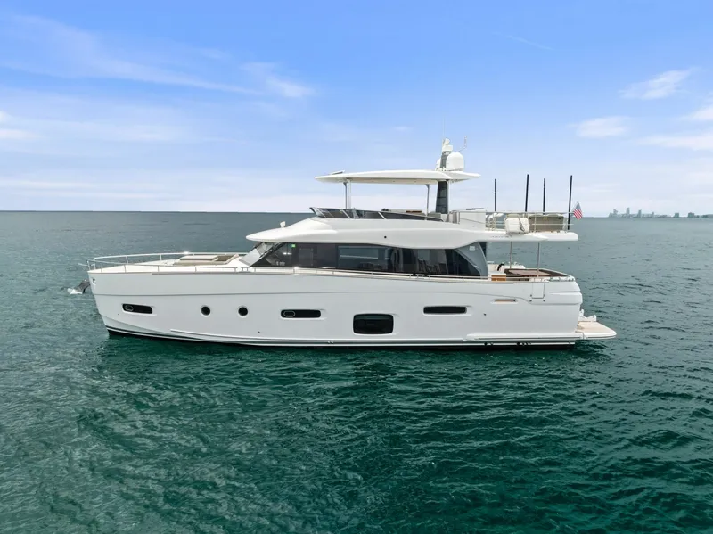 Slide: The Image of Azimut Magellano 66 2021 - 7385500