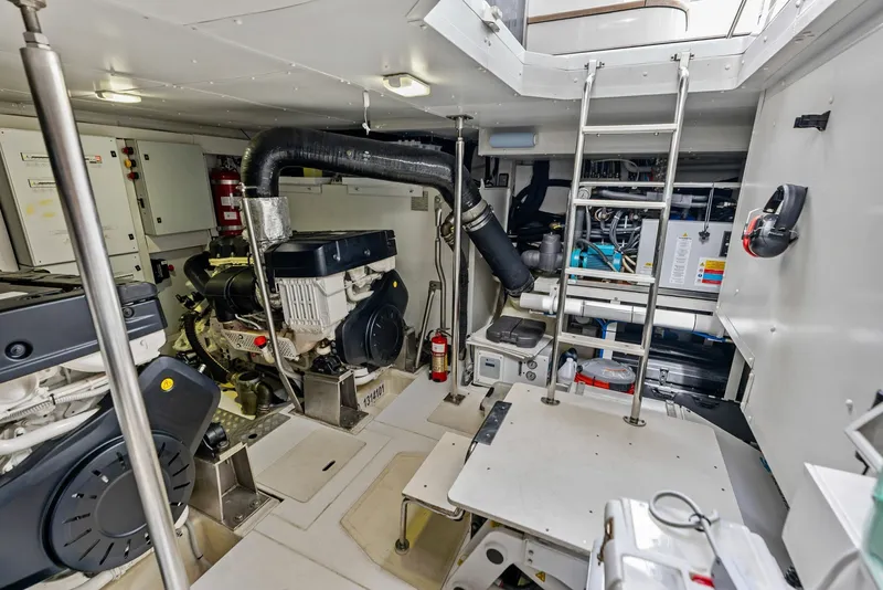 Slide: The Image of Azimut Magellano 66 2021 - 7385960
