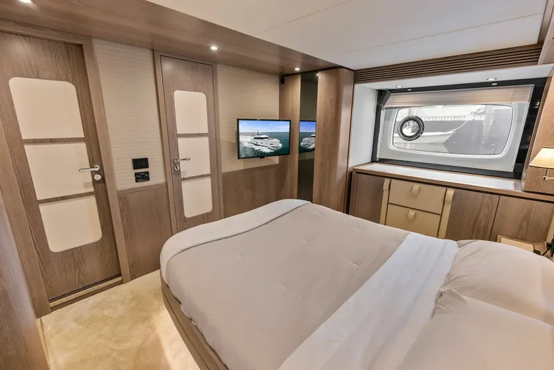 Slide: The Image of Azimut Magellano 66 2021 - 7385942