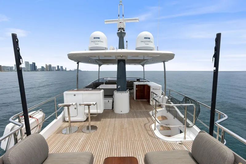 Slide: The Image of Azimut Magellano 66 2021 - 7385914