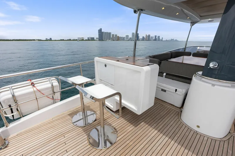 Slide: The Image of Azimut Magellano 66 2021 - 7385915