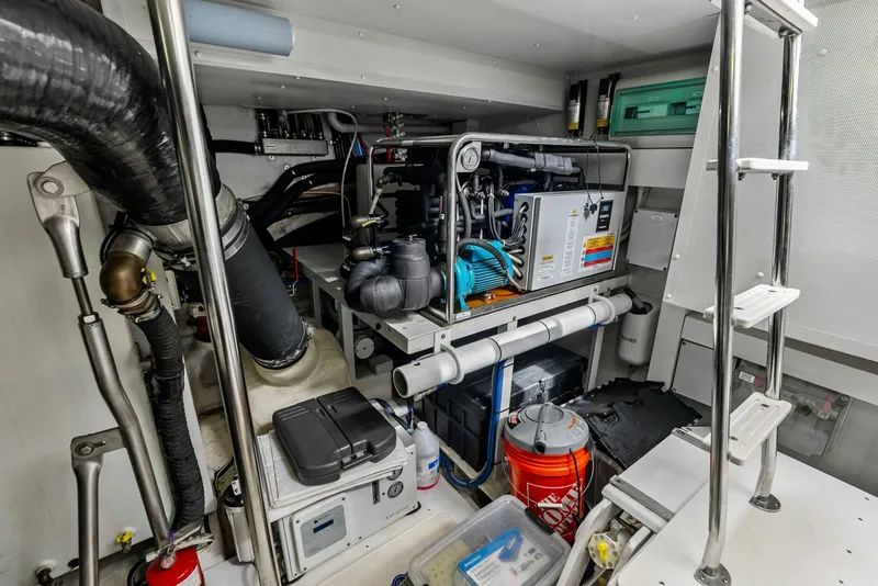 Slide: The Image of Azimut Magellano 66 2021 - 7385964